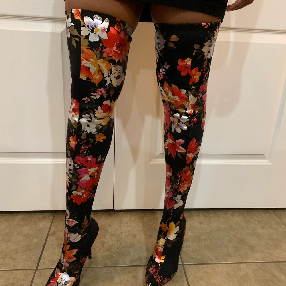 KNEE HIGH FLOWERED BOOTS